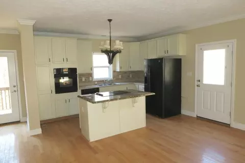 103 Waterside Dr, Moneta, VA 24121 photo 3