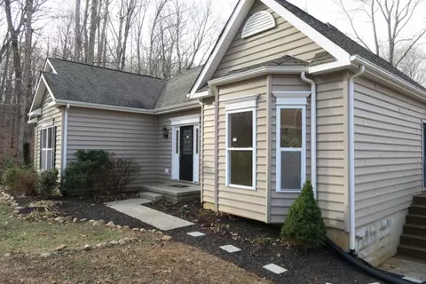103 Waterside Dr, Moneta, VA 24121 photo 1