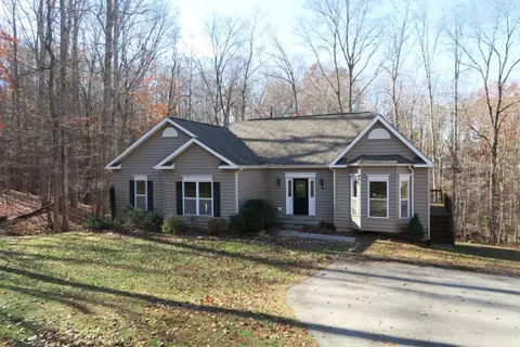 103 Waterside Dr, Moneta, VA 24121 photo 2