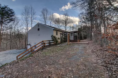 109 Trapper Ln, Vinton, VA 24179 photo 2