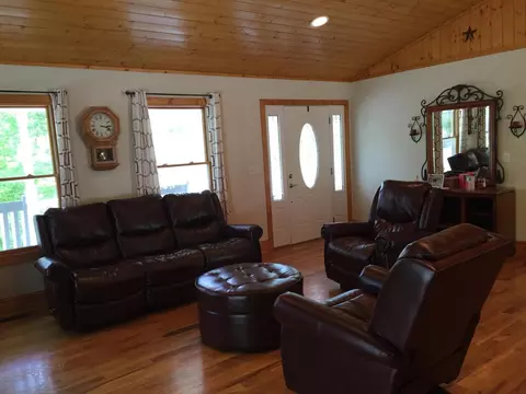 1074 Old Barn Rd, Moneta, VA 24121 photo 9