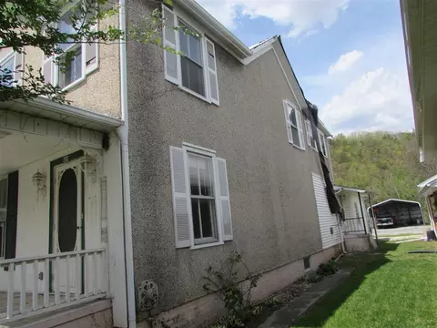 604 W Main St, Covington, VA 24426 photo 2