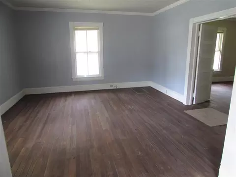 604 W Main St, Covington, VA 24426 photo 5