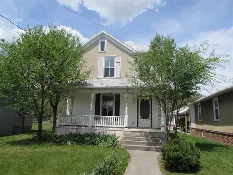 604 W Main St, Covington, VA 24426 photo 1