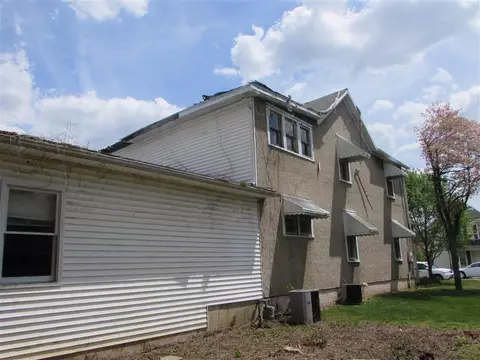 604 W Main St, Covington, VA 24426 photo 4