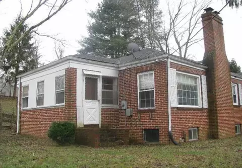 113 Parkview Ave, Covington, VA 24426 photo 2