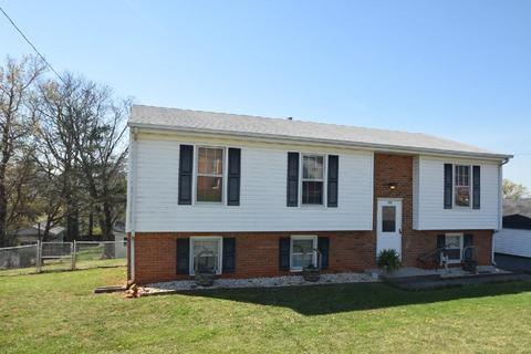 2885 Silver Leaf Dr, Salem, VA 24153 photo 1