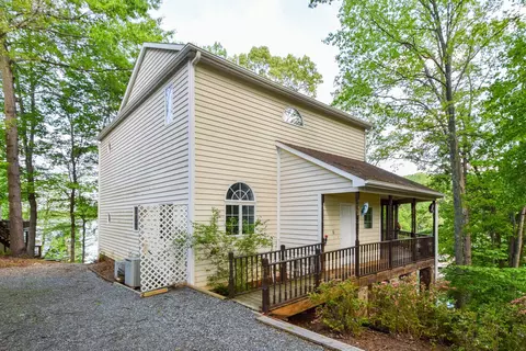 416 Dodee Ln, Union Hall, VA 24176 photo 2