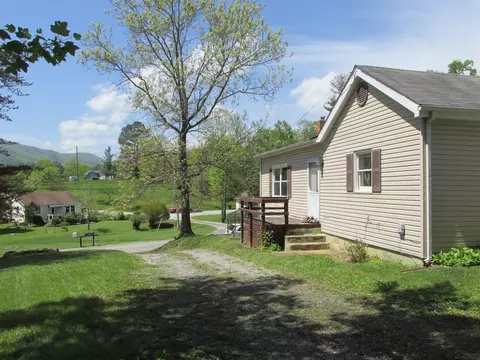 3553 Bennett Springs Rd, Salem, VA 24153 photo 1