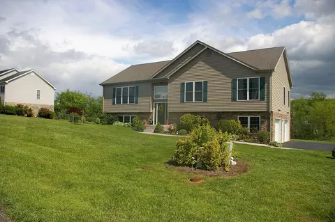 6402 Graystone Dr, Dublin, VA 24084 photo 2