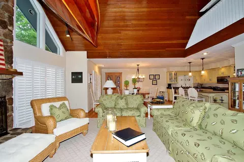 749 Dodee Ln, Union Hall, VA 24176 photo 8