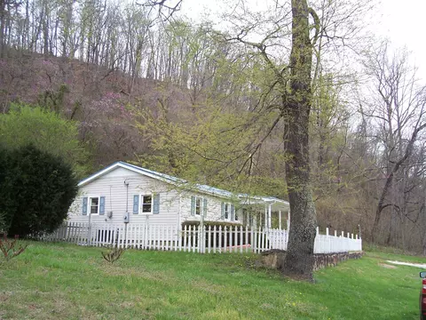 902 Spring St, Iron Gate, VA 24448 photo 2