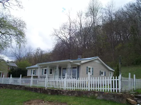 902 Spring St, Iron Gate, VA 24448 photo 1