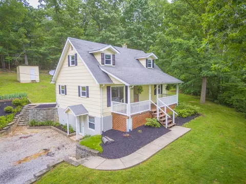 4145 Bugle Ln, Salem, VA 24153 photo 1