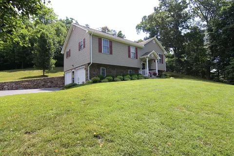 1424 Old Station Loop, Hardy, VA 24101 photo 2