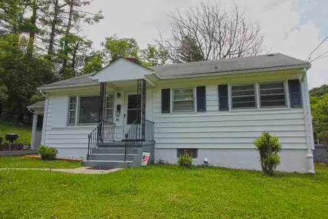 1305 Willow Ave, Pulaski, VA 24301 photo 1