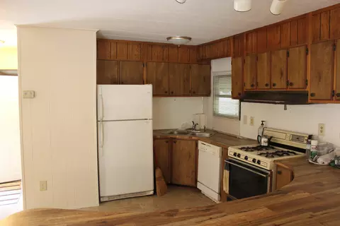 116 Wade St, Goodview, VA 24095 photo 2