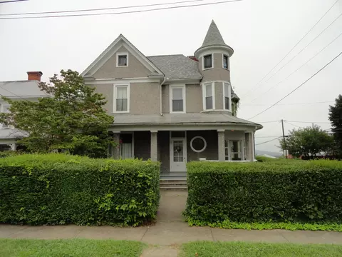 201 E Prospect St, Covington, VA 24426 photo 1