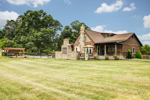 631 Spreading Spring Rd, Buchanan, VA 24066 photo 1