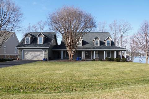 425 Island View Dr, Penhook, VA 24137 photo 1