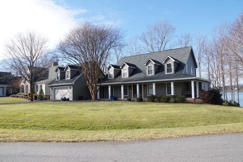 425 Island View Dr, Penhook, VA 24137 photo 4