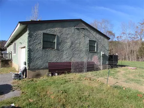 308 Broken Arrow Ln, Covington, VA 24426 photo 3