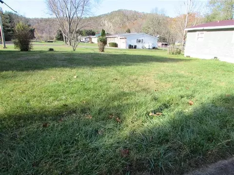 308 Broken Arrow Ln, Covington, VA 24426 photo 7
