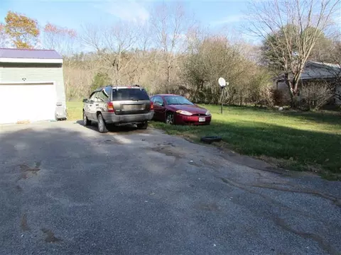 308 Broken Arrow Ln, Covington, VA 24426 photo 2