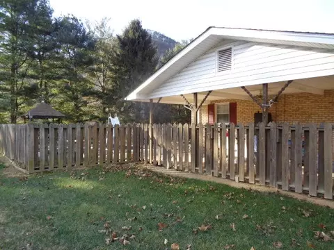 105 Maple Ln, Covington, VA 24426 photo 6