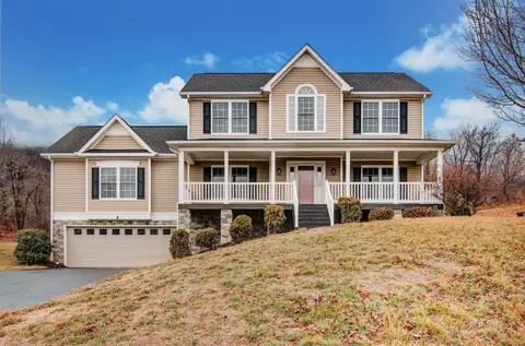 6207 Crumpacker Dr, Roanoke, VA 24012 photo 1