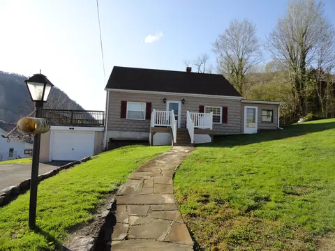 19 High St, Eagle Rock, VA 24085 photo 1
