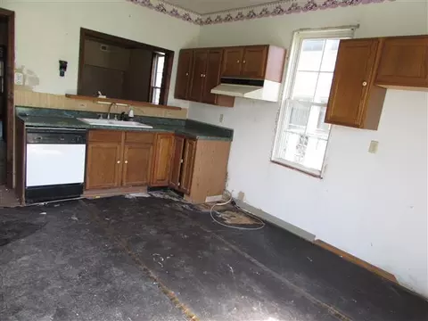 219 E Main St, Covington, VA 24426 photo 7