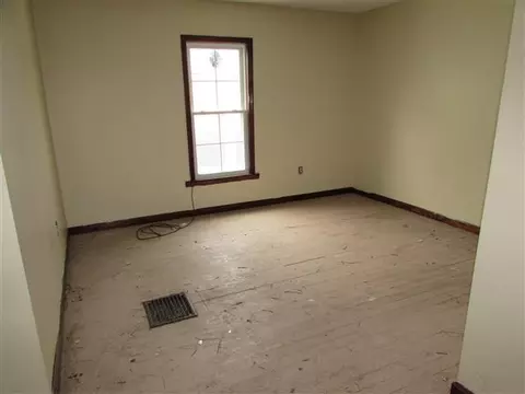 219 E Main St, Covington, VA 24426 photo 12