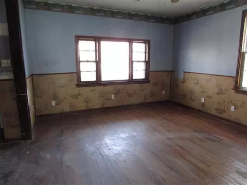 219 E Main St, Covington, VA 24426 photo 9