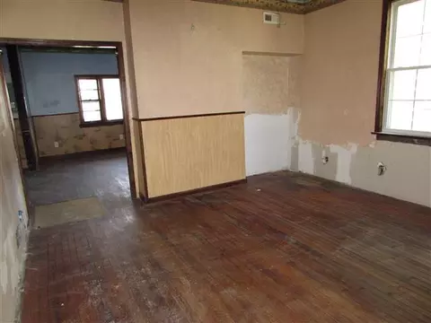219 E Main St, Covington, VA 24426 photo 8