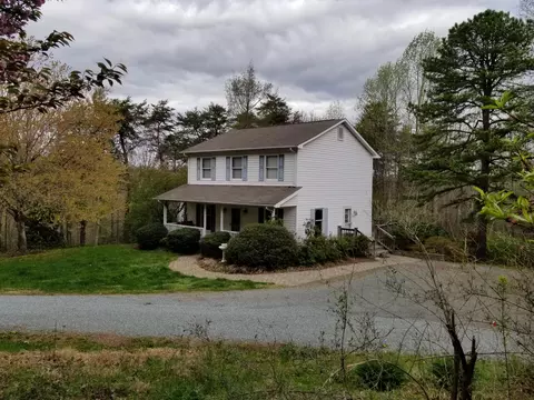 400 Old Mountain Rd, Penhook, VA 24137 photo 2