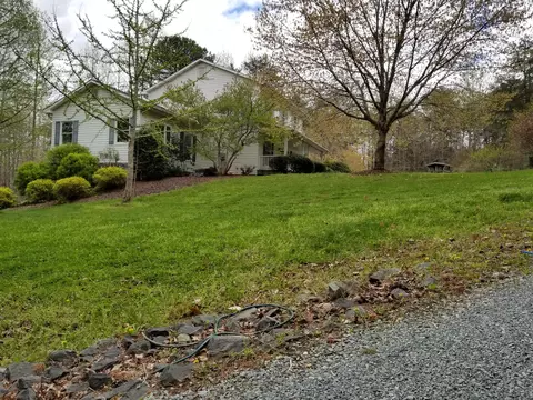 400 Old Mountain Rd, Penhook, VA 24137 photo 4