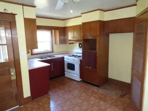 210 E Trout St, Covington, VA 24426 photo 8