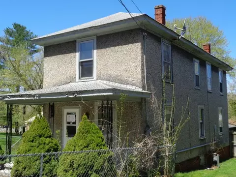 210 E Trout St, Covington, VA 24426 photo 3