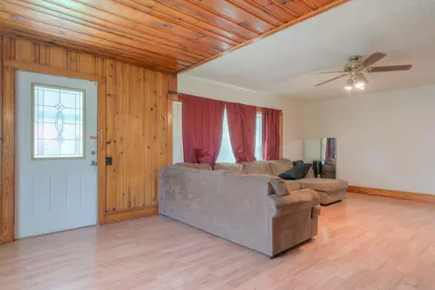 146 4th St, Dublin, VA 24084 photo 4