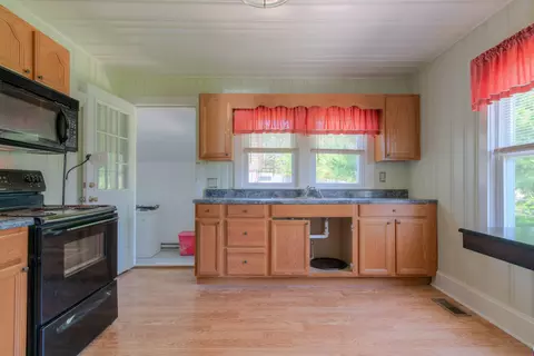 146 4th St, Dublin, VA 24084 photo 8