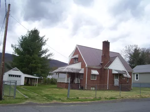 233 W Parrish St, Covington, VA 24426 photo 1