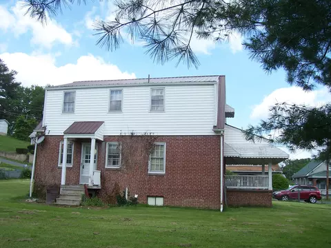 233 W Parrish St, Covington, VA 24426 photo 3