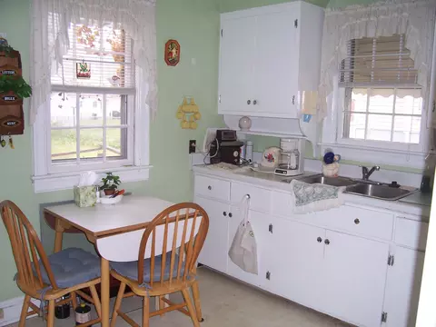 233 W Parrish St, Covington, VA 24426 photo 4