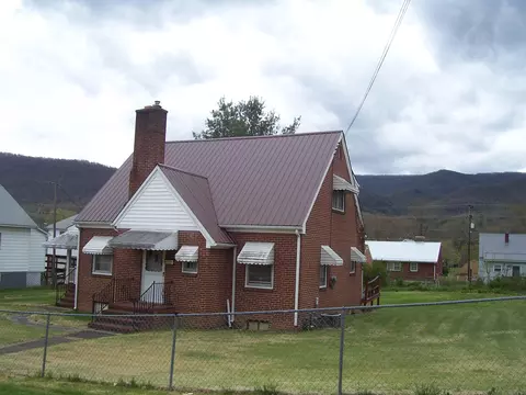 233 W Parrish St, Covington, VA 24426 photo 2