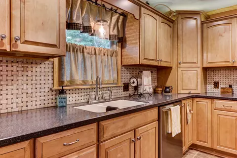 202 Cascade Dr, Vinton, VA 24179 photo 6