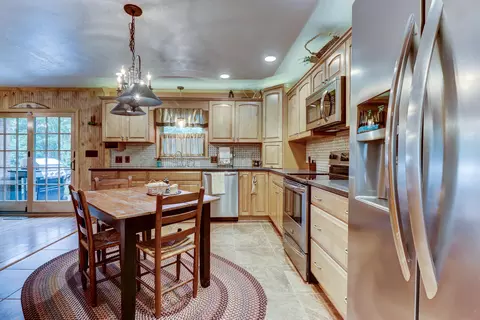 202 Cascade Dr, Vinton, VA 24179 photo 3