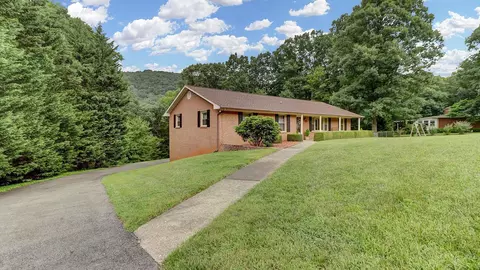 202 Cascade Dr, Vinton, VA 24179 photo 2