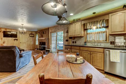 202 Cascade Dr, Vinton, VA 24179 photo 4