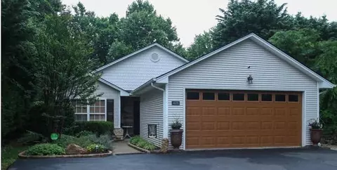 4635 Rosecrest Rd, Roanoke, VA 24018 photo 1